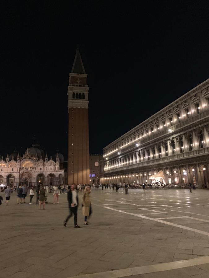 Luna Di Miele Apartment Venesia Bagian luar foto